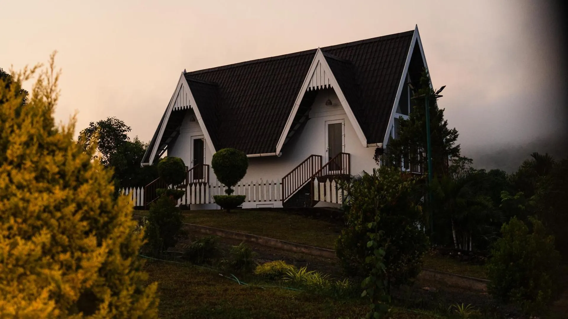 Ainsley Villa Vagamon 0*,